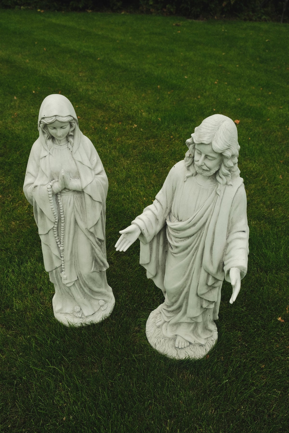 Resin Garden Statue Religious Ornament – Weatherproof Outdoor Décor