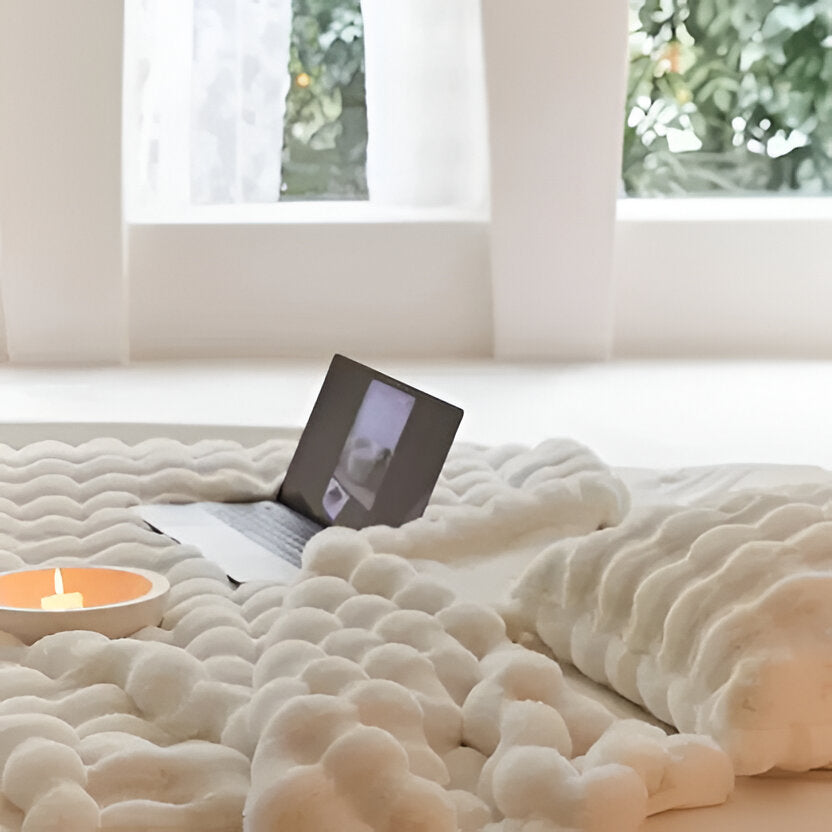 Lightweight All-Season Blanket | Soft Plush Design for Year-Round Comfort
