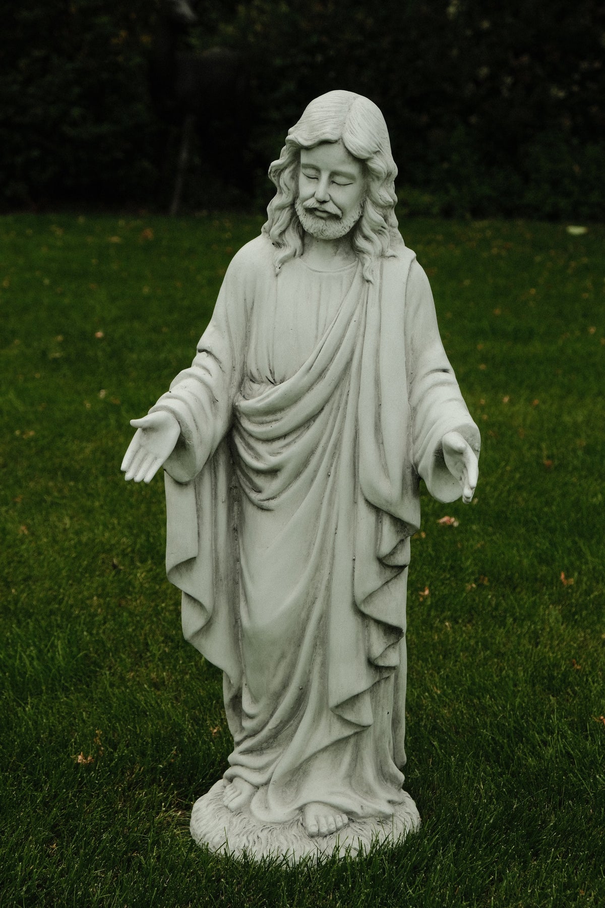 Resin Garden Statue Religious Ornament – Weatherproof Outdoor Décor