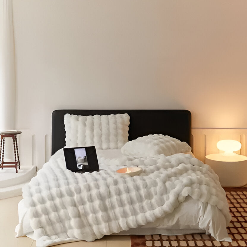Lightweight All-Season Blanket | Soft Plush Design for Year-Round Comfort