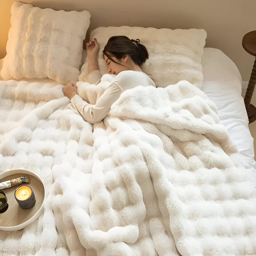 Lightweight All-Season Blanket | Soft Plush Design for Year-Round Comfort