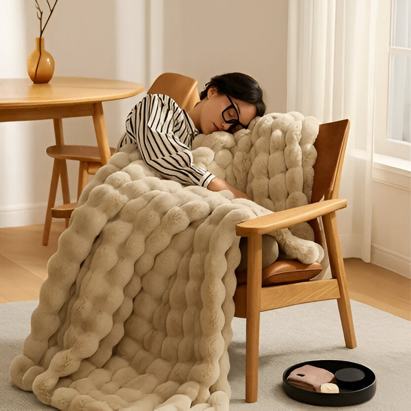 Lightweight All-Season Blanket | Soft Plush Design for Year-Round Comfort